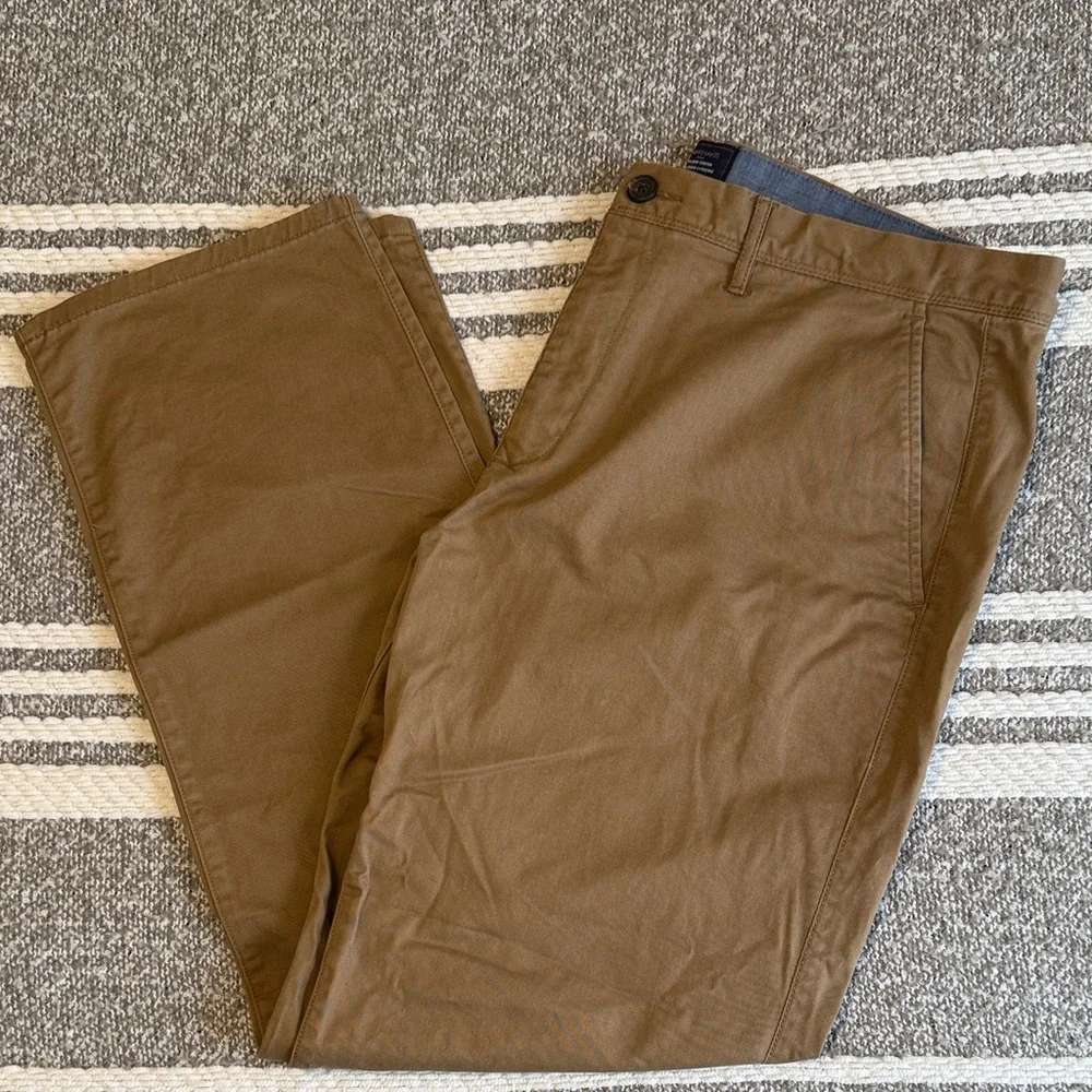 GAP // MENS STRAIGHT STRETCH KHAKIS (1) - Picture 2 of 6